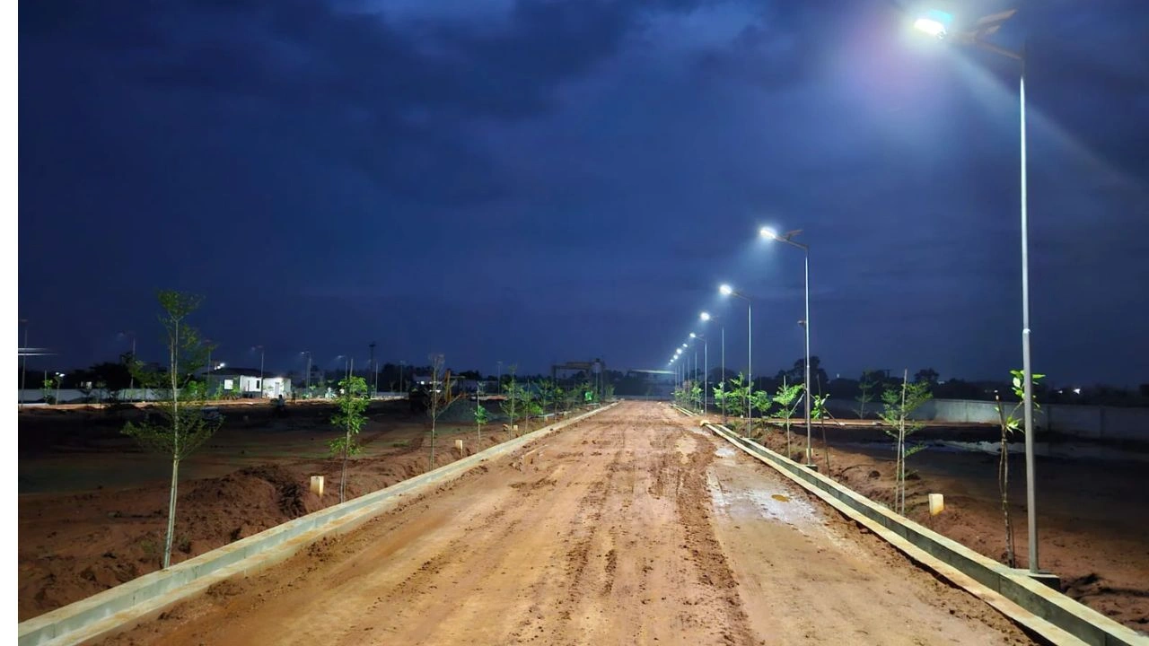 Grid-Free Solar Streetlights